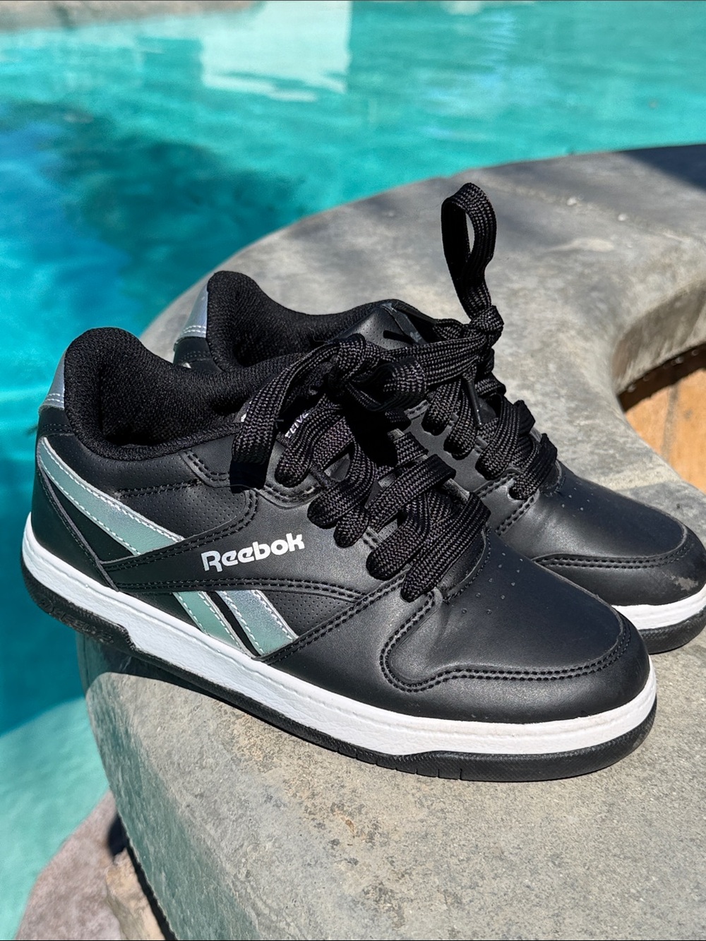 Boys Kids Reebok x Heelys BB4500 Low sneakers Size 4